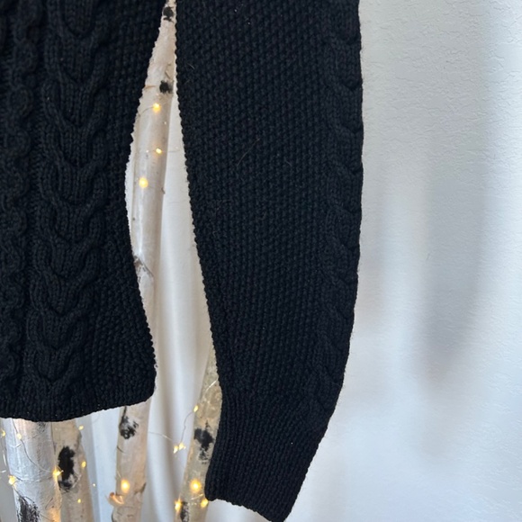 BLACK CABLE FITTED TURTLENECK SWEATER - Picture 2 of 3